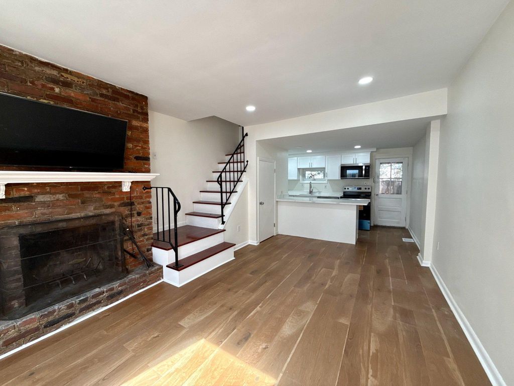 256 S ALDER ST, Philadelphia, PA 19107