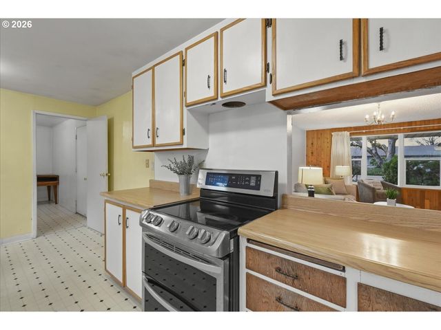 8513 Ne LEWIS Dr, Vancouver, WA 98662