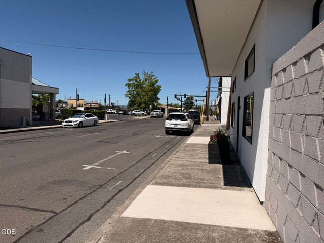 55 S 2nd Street, Central Point, OR 97502