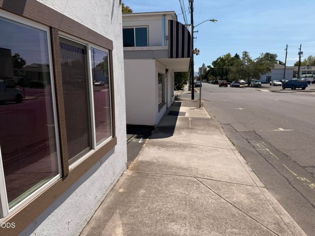 55 S 2nd Street, Central Point, OR 97502