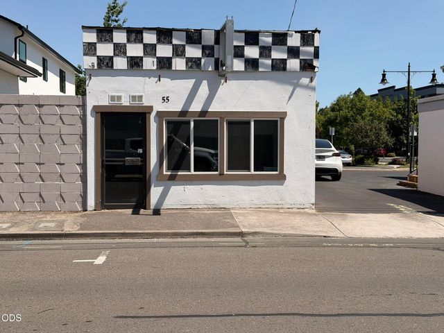 55 S 2nd Street, Central Point, OR 97502