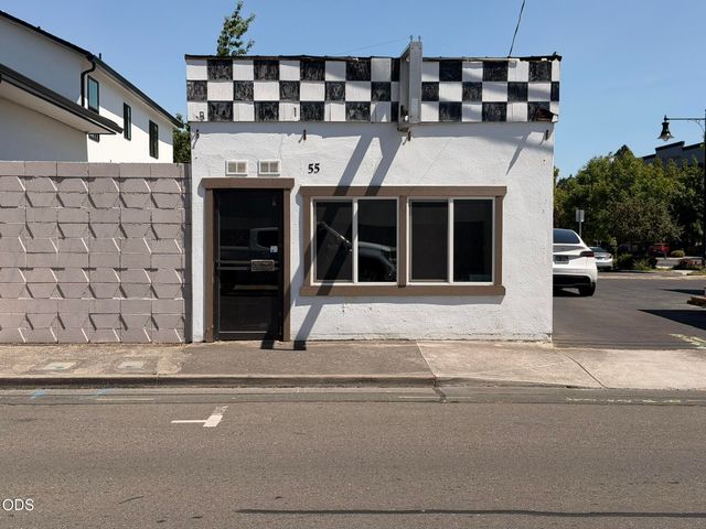 55 S 2nd Street, Central Point, OR 97502