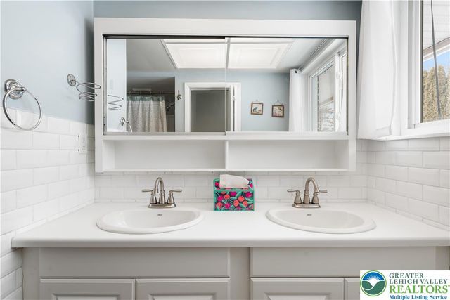 621 Arndt Road, Forks Twp, PA 18040