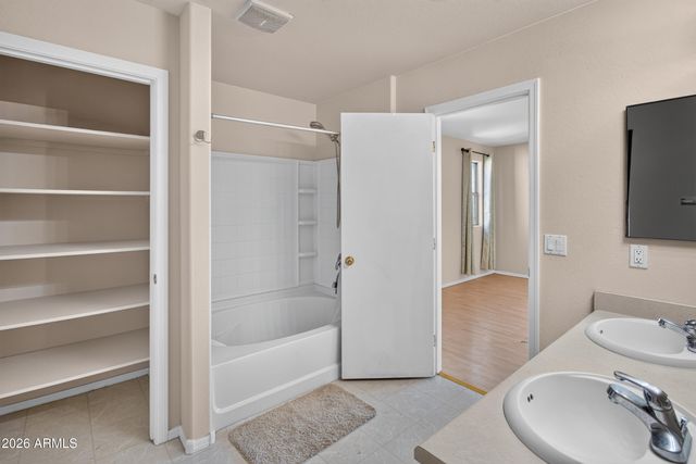 7950 W WILLETTA Street, Phoenix, AZ 85043