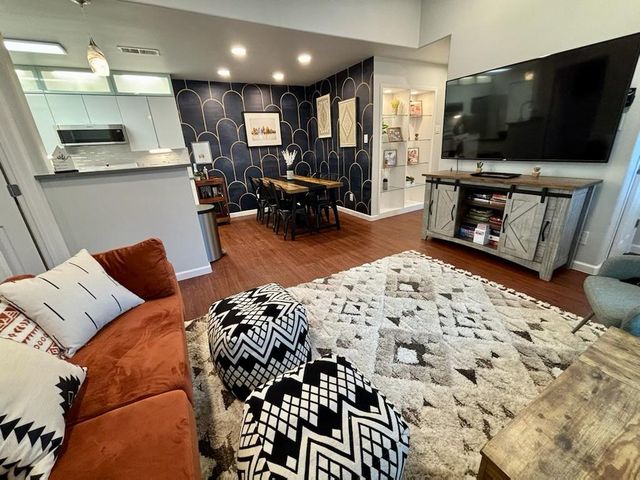 2412 Thornton RD B, Austin, TX 78704