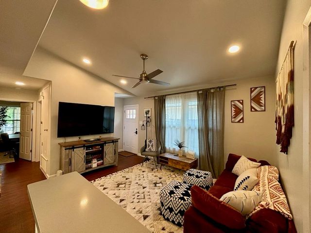 2412 Thornton RD B, Austin, TX 78704
