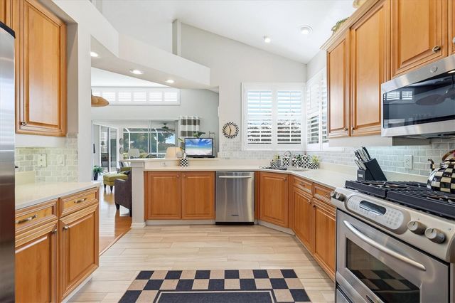 8025 HAMPTON COURT, University Park, FL 34201