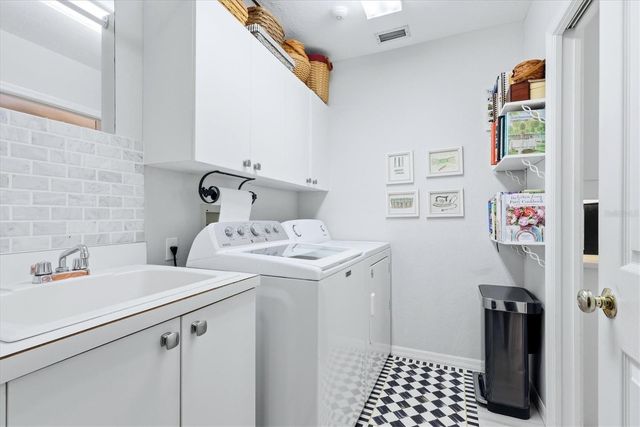 8025 HAMPTON COURT, University Park, FL 34201