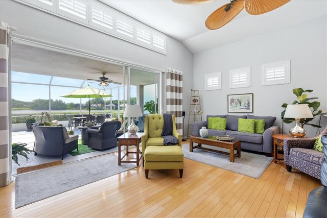 8025 HAMPTON COURT, University Park, FL 34201