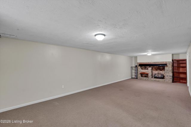 410 Westwood Dr, Louisville, KY 40243