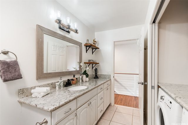 209 Kawaihae Street C2, Honolulu, HI 96825