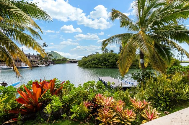 209 Kawaihae Street C2, Honolulu, HI 96825