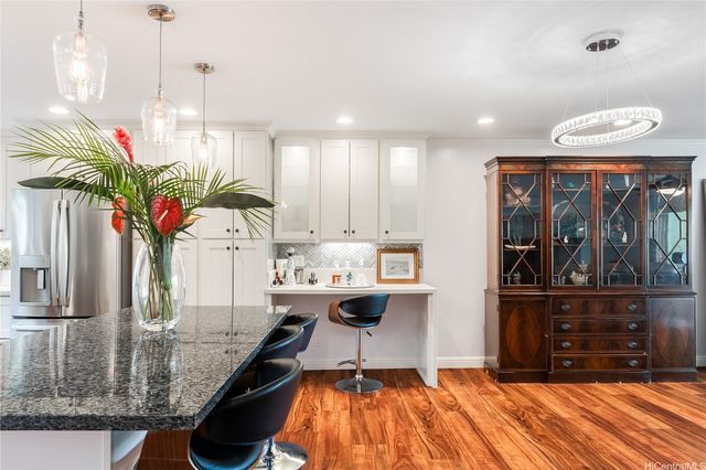 209 Kawaihae Street C2, Honolulu, HI 96825