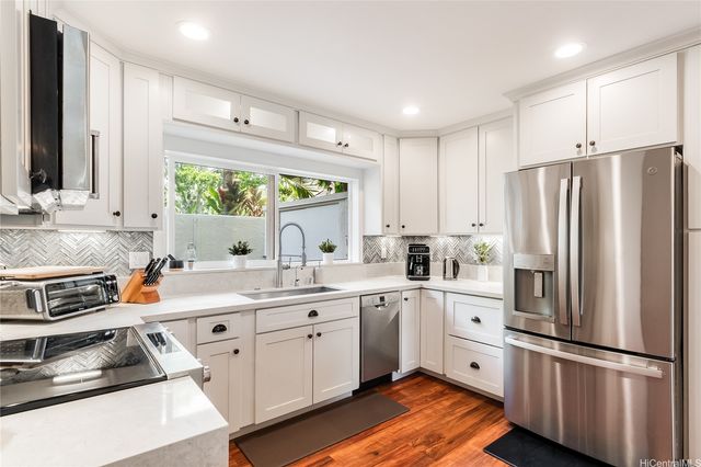209 Kawaihae Street C2, Honolulu, HI 96825