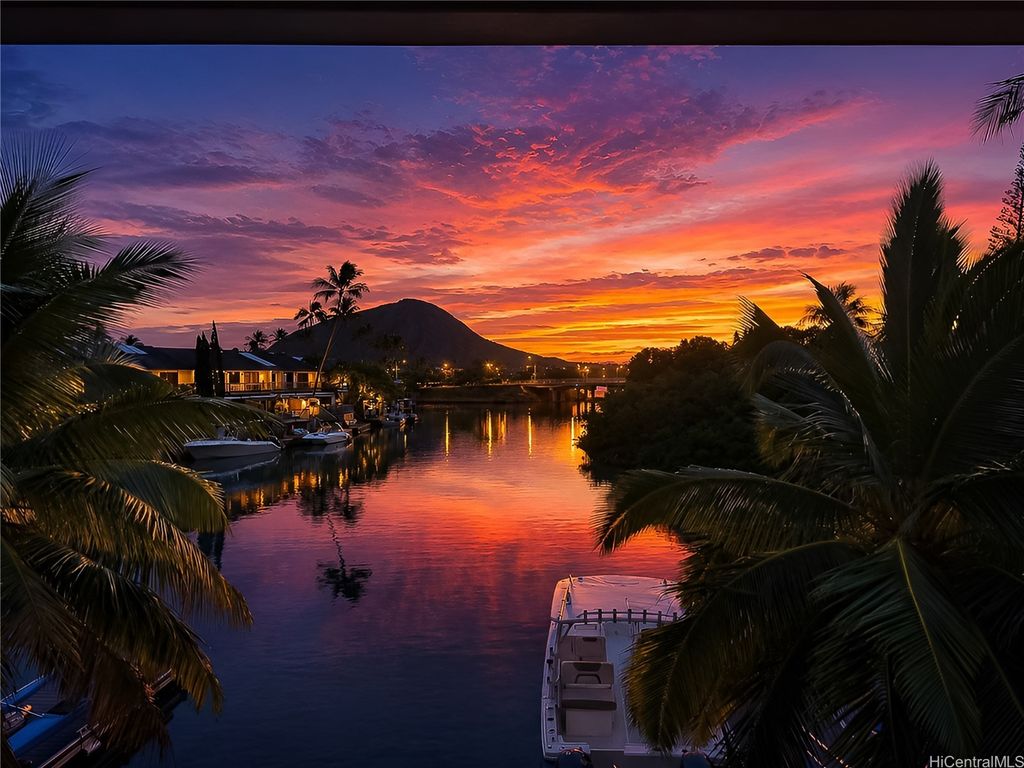 209 Kawaihae Street C2, Honolulu, HI 96825