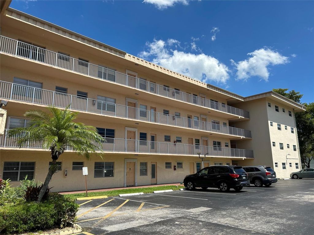 4191 NW 41st Street 312, Lauderdale Lakes, FL 33319