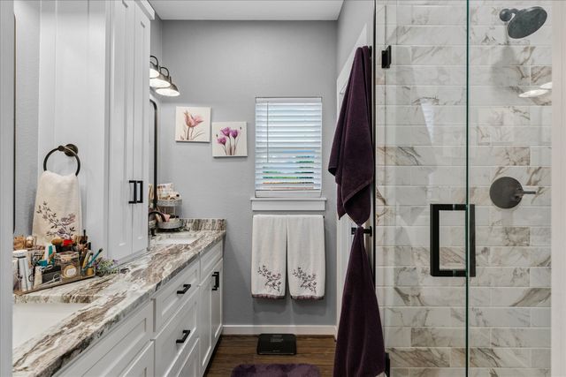 393 E Pennsylvania Avenue, Van, TX 75790