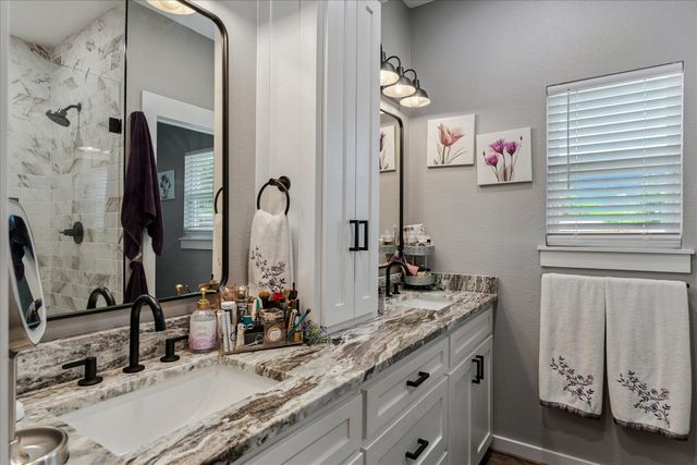 393 E Pennsylvania Avenue, Van, TX 75790