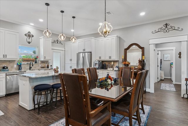 393 E Pennsylvania Avenue, Van, TX 75790