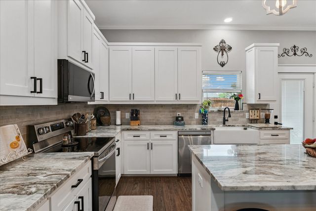 393 E Pennsylvania Avenue, Van, TX 75790