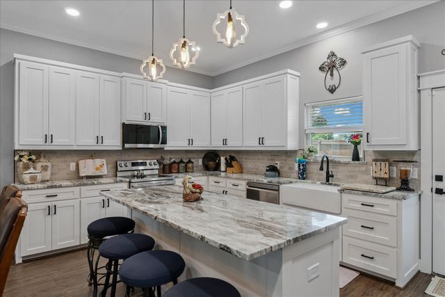 393 E Pennsylvania Avenue, Van, TX 75790