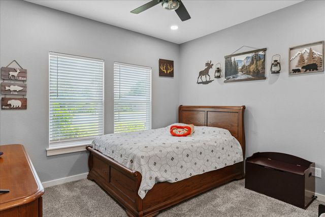 393 E Pennsylvania Avenue, Van, TX 75790