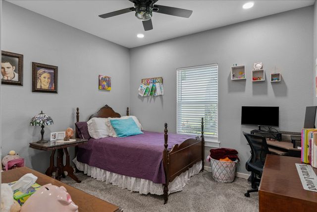 393 E Pennsylvania Avenue, Van, TX 75790