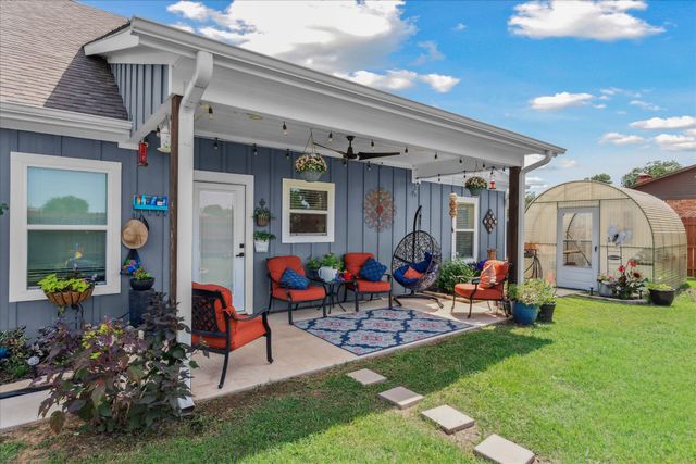 393 E Pennsylvania Avenue, Van, TX 75790