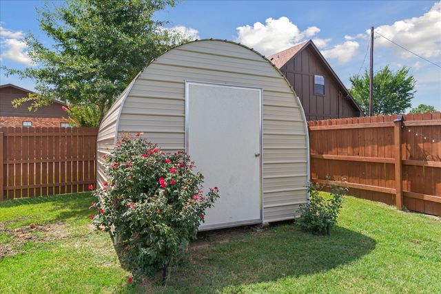 393 E Pennsylvania Avenue, Van, TX 75790