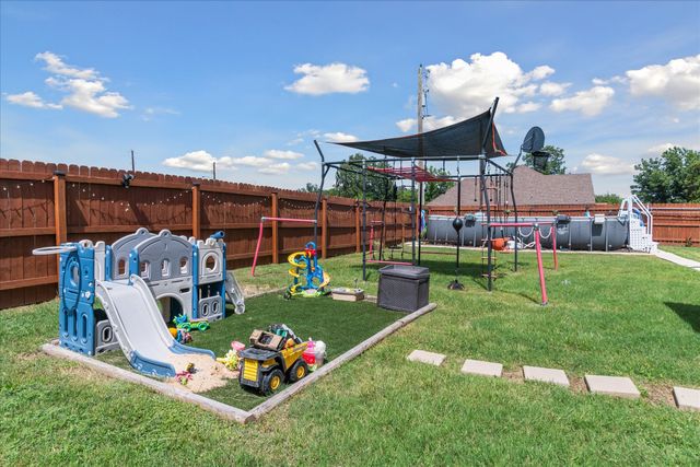 393 E Pennsylvania Avenue, Van, TX 75790