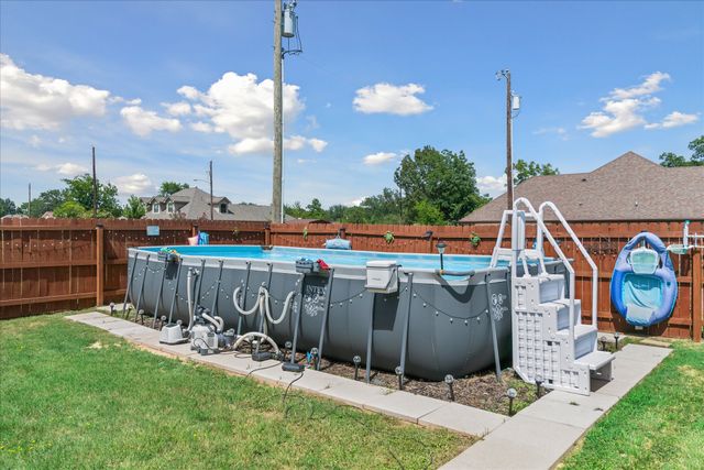 393 E Pennsylvania Avenue, Van, TX 75790