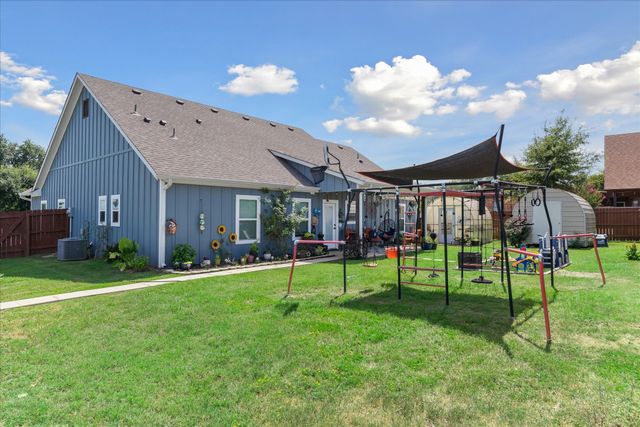 393 E Pennsylvania Avenue, Van, TX 75790