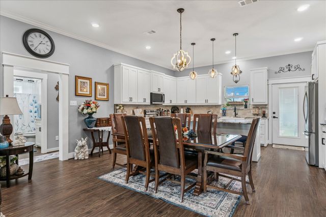 393 E Pennsylvania Avenue, Van, TX 75790