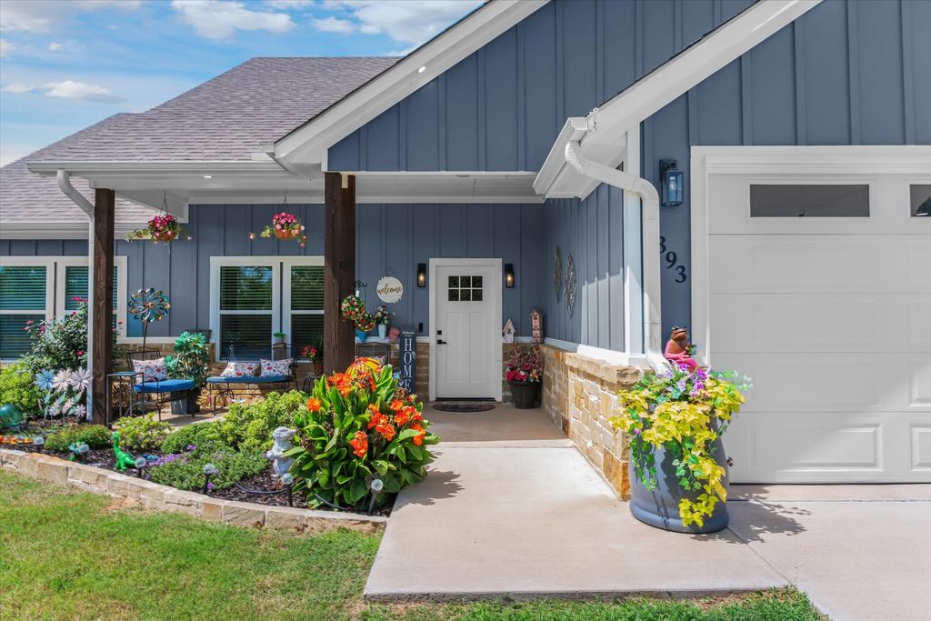 393 E Pennsylvania Avenue, Van, TX 75790