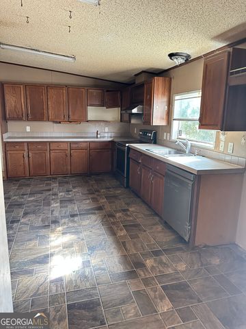 892 Reynolds Road, Folkston, GA 31537