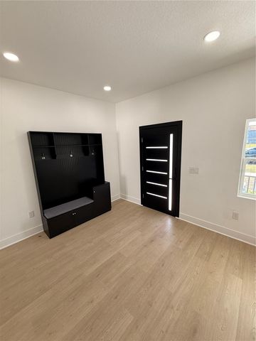 2729 W UNION STREET, Tampa, FL 33607