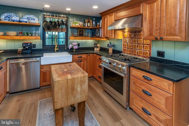 6103 UPPER YORK RD, New Hope, PA 18938