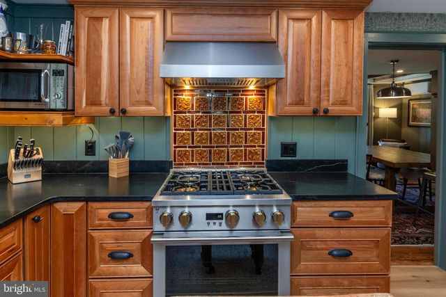 6103 UPPER YORK RD, New Hope, PA 18938