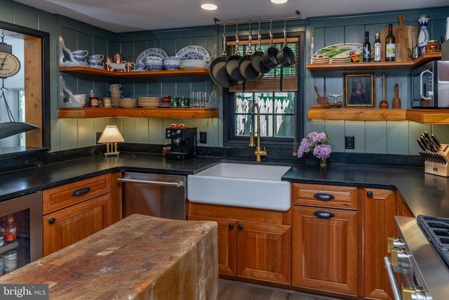 6103 UPPER YORK RD, New Hope, PA 18938