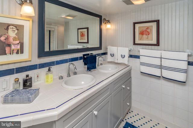 6103 UPPER YORK RD, New Hope, PA 18938