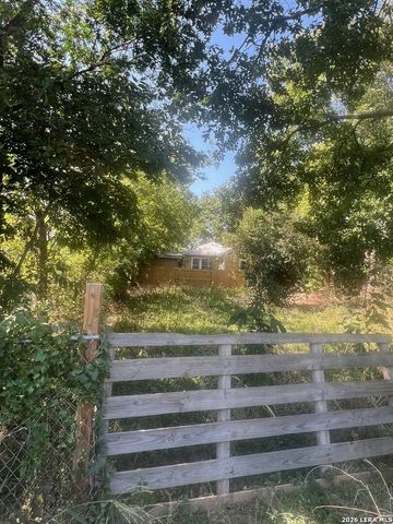 132 Orphan St, San Antonio, TX 78202