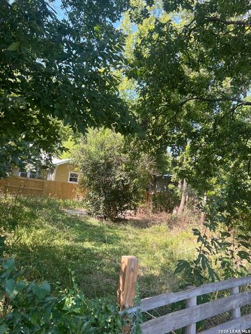 132 Orphan St, San Antonio, TX 78202