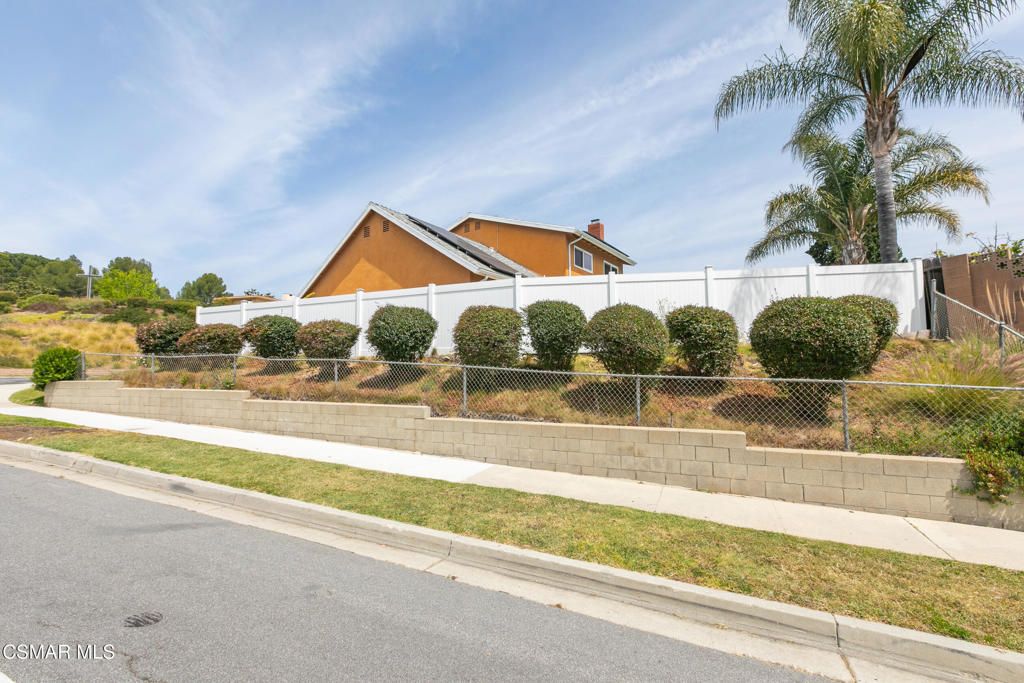 Image 10 of property listing at 276 Knollwood Drive, Newbury Park, CA 91320