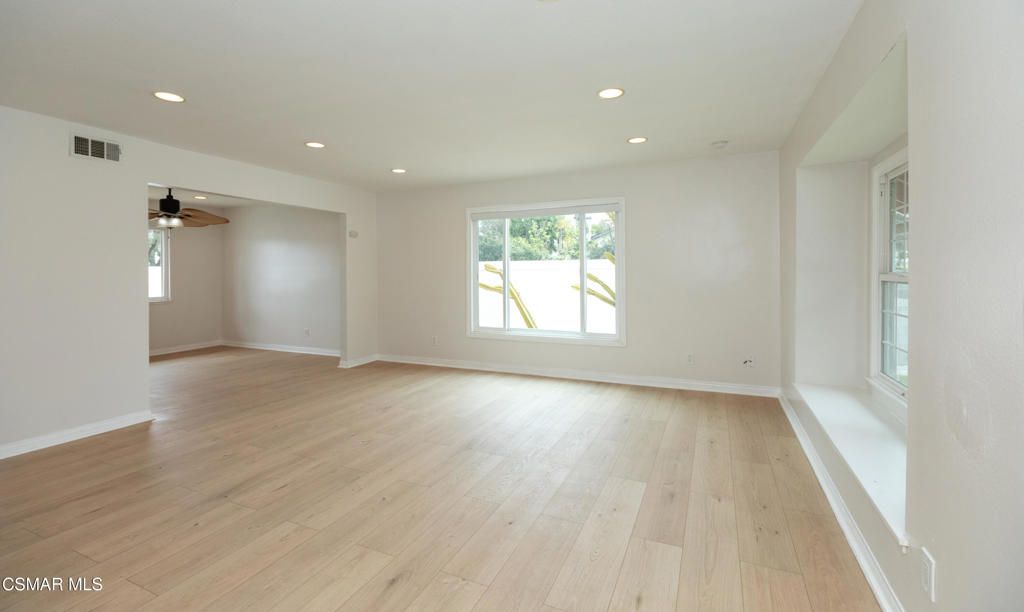 Image 12 of property listing at 276 Knollwood Drive, Newbury Park, CA 91320
