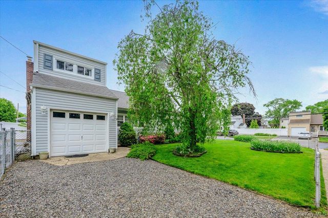 18 Kelly Place, Deer Park, NY 11729