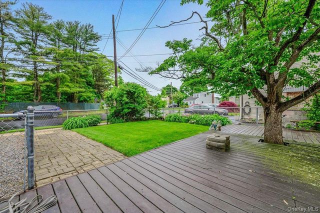 18 Kelly Place, Deer Park, NY 11729
