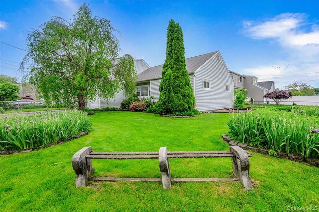18 Kelly Place, Deer Park, NY 11729