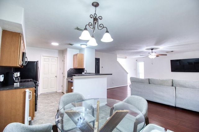 9519 Garrett Pine Lane, Houston, TX 77044