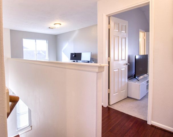 9519 Garrett Pine Lane, Houston, TX 77044