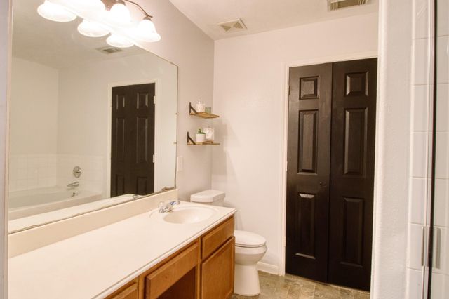 9519 Garrett Pine Lane, Houston, TX 77044